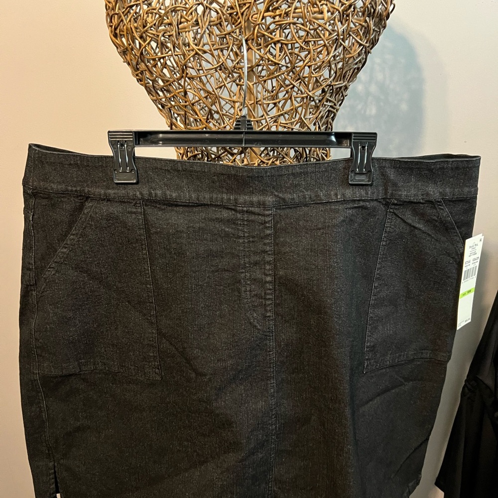 Stylish Black Denim Skort